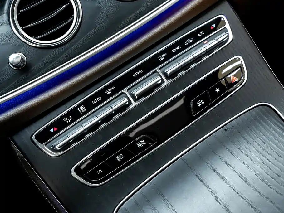 Mercedes-Benz E-Class — фото 19