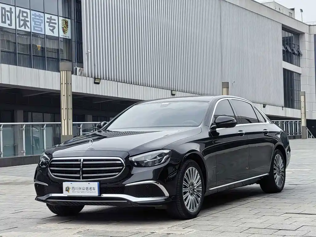 Mercedes-Benz E-Class — фото 1
