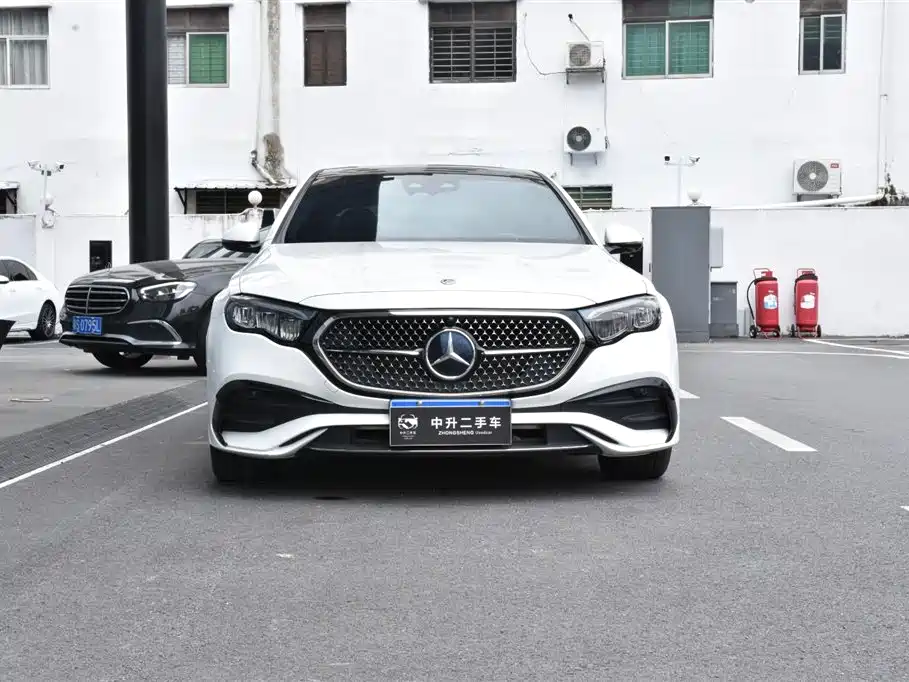 Mercedes-Benz E-Class — фото 2