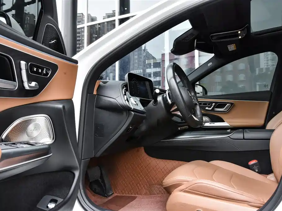 Mercedes-Benz E-Class — фото 13