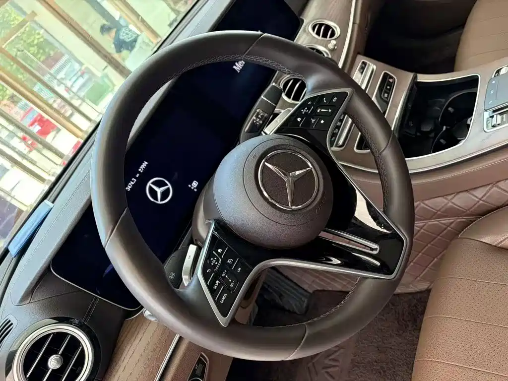 Mercedes-Benz E-Class — фото 6