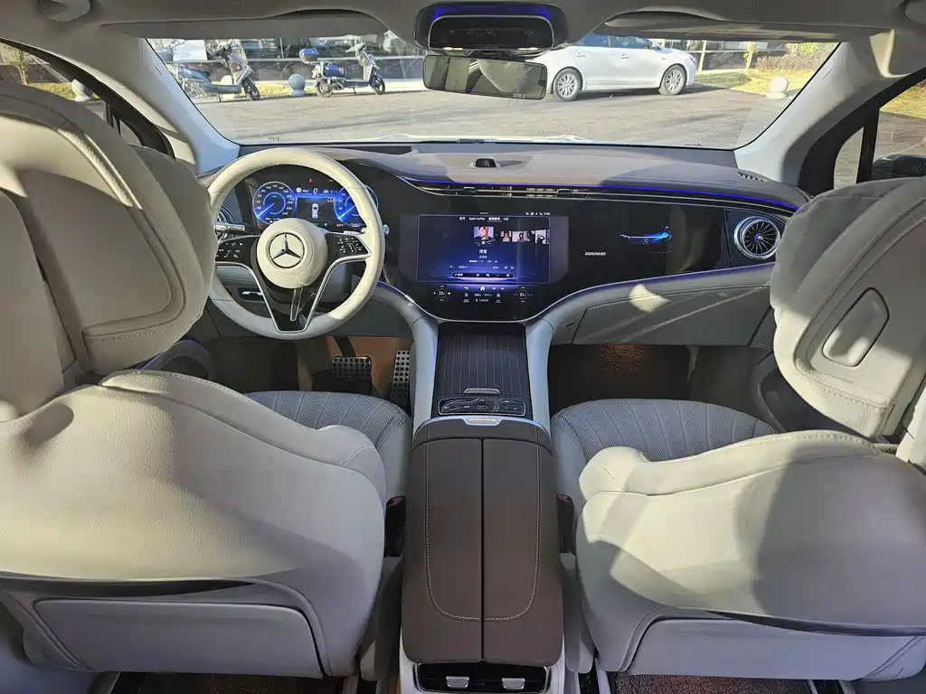 Mercedes-Benz EQS SUV — фото 4