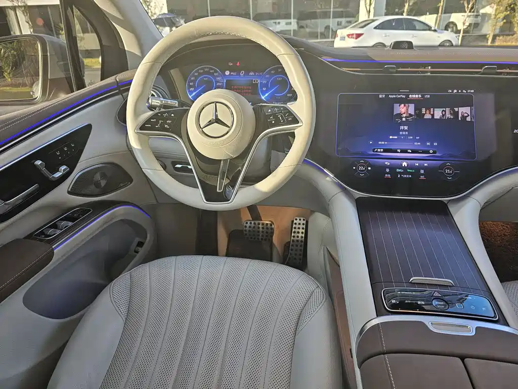 Mercedes-Benz EQS SUV — фото 5