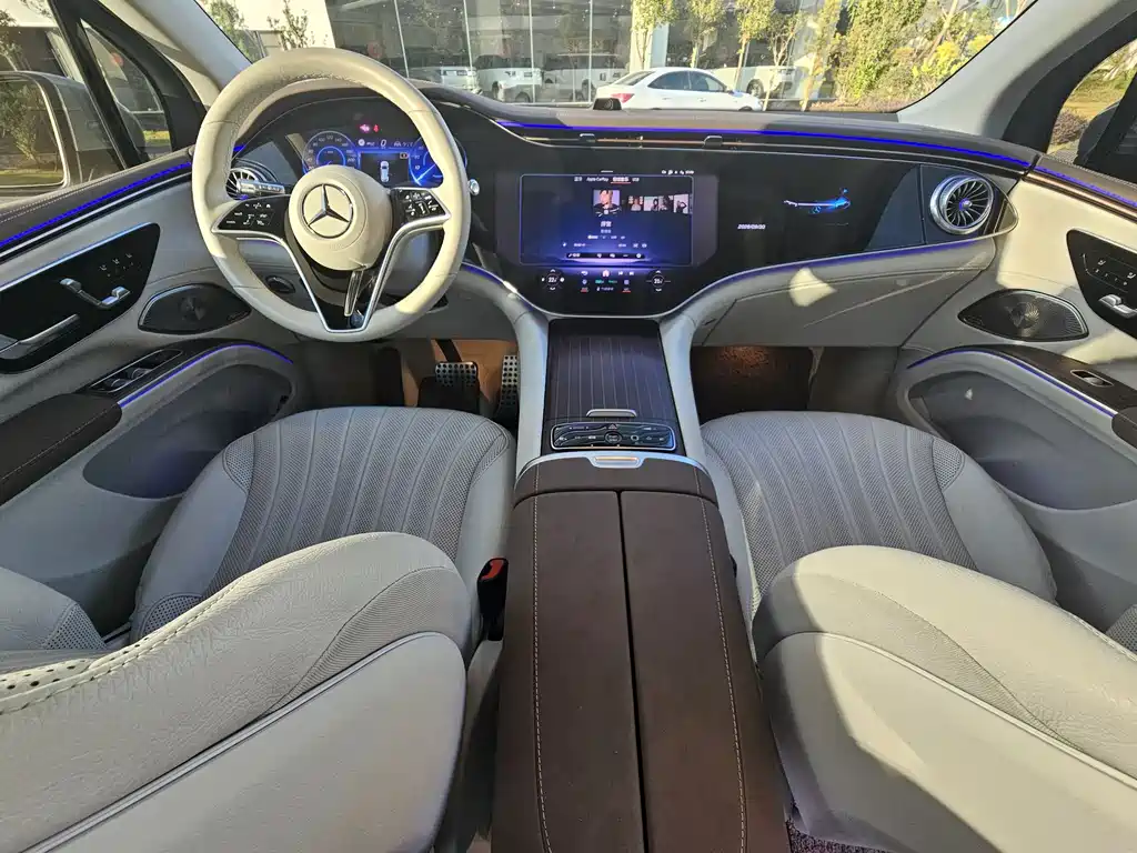 Mercedes-Benz EQS SUV — фото 6