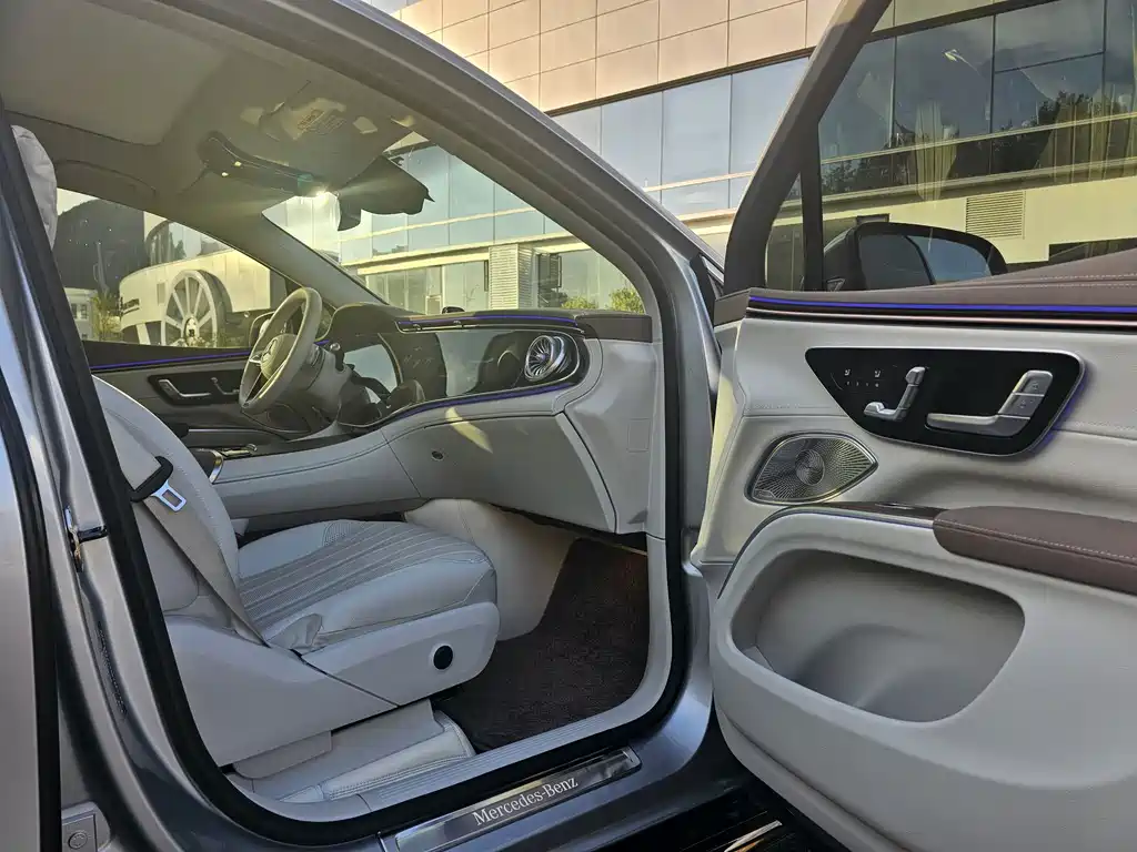 Mercedes-Benz EQS SUV — фото 7