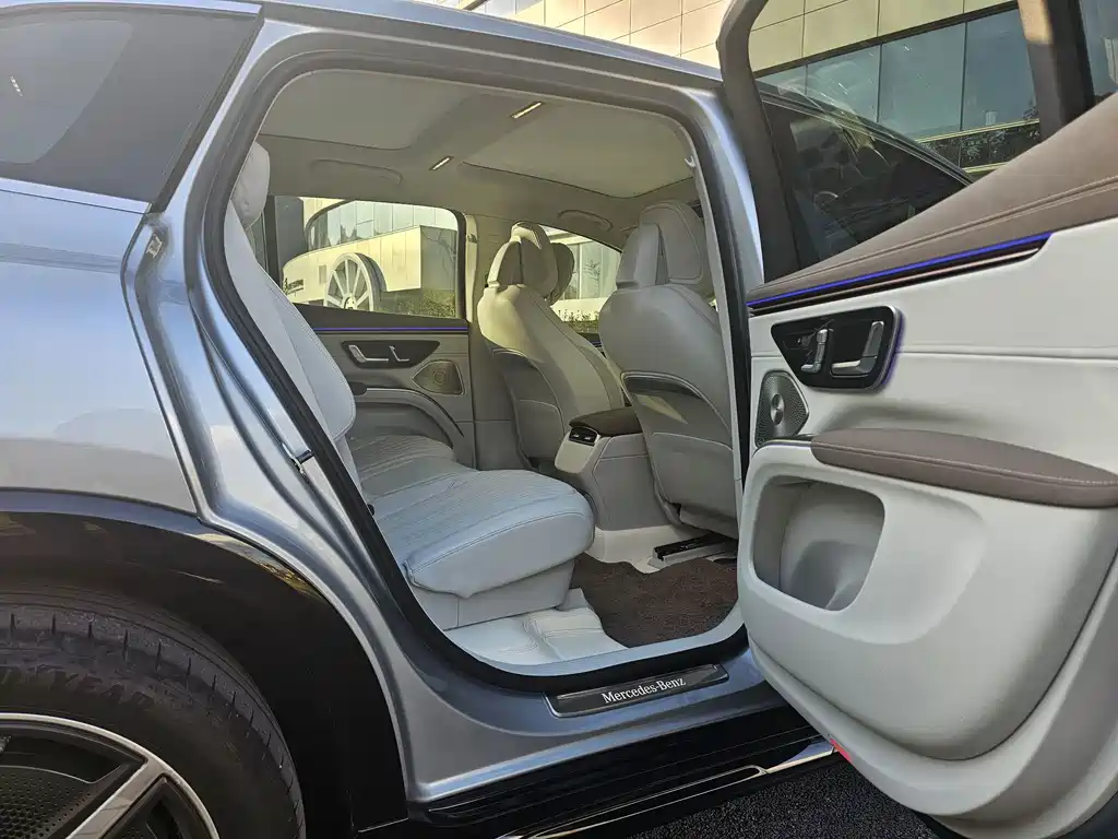 Mercedes-Benz EQS SUV — фото 8