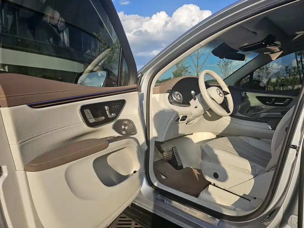 Mercedes-Benz EQS SUV — фото 10