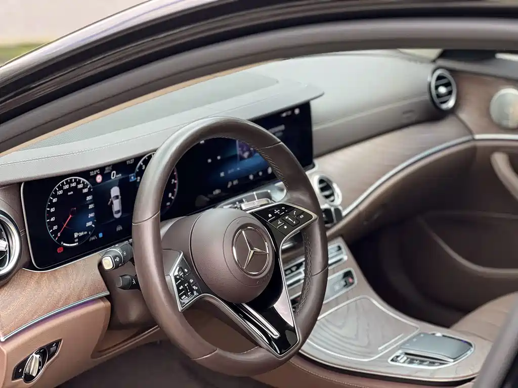 Mercedes-Benz E-Class — фото 14