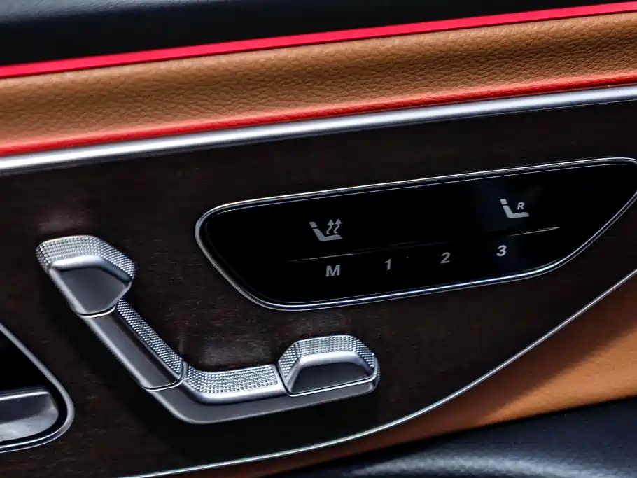 Mercedes-Benz E-Class — фото 11
