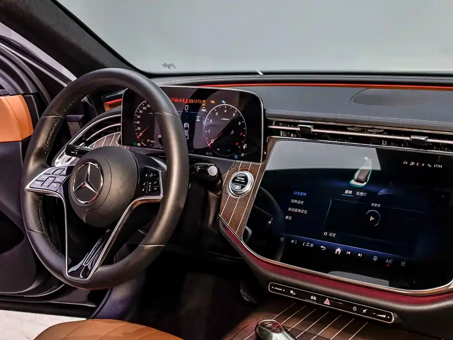 Mercedes-Benz E-Class — фото 30