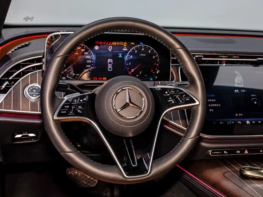 Mercedes-Benz E-Class — фото 23