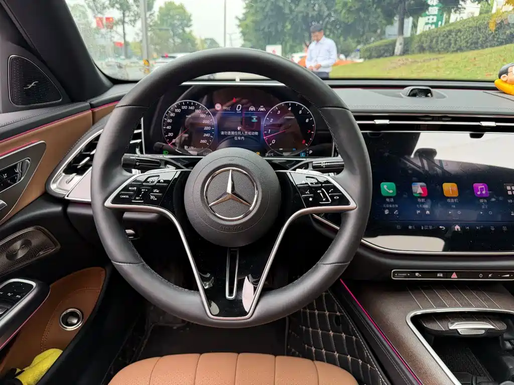 Mercedes-Benz E-Class — фото 14