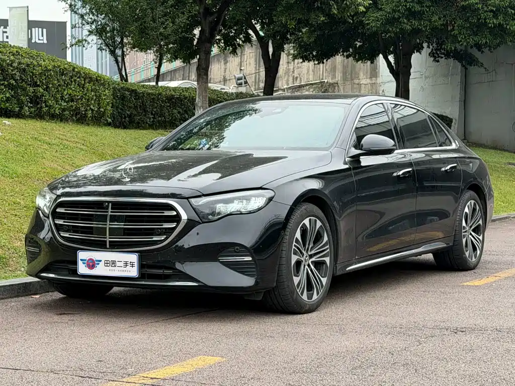 Mercedes-Benz E-Class — фото 1