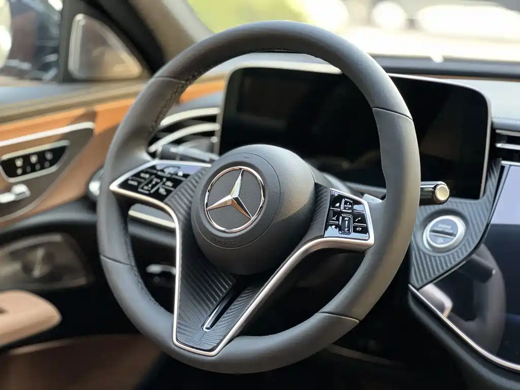 Mercedes-Benz E-Class — фото 8