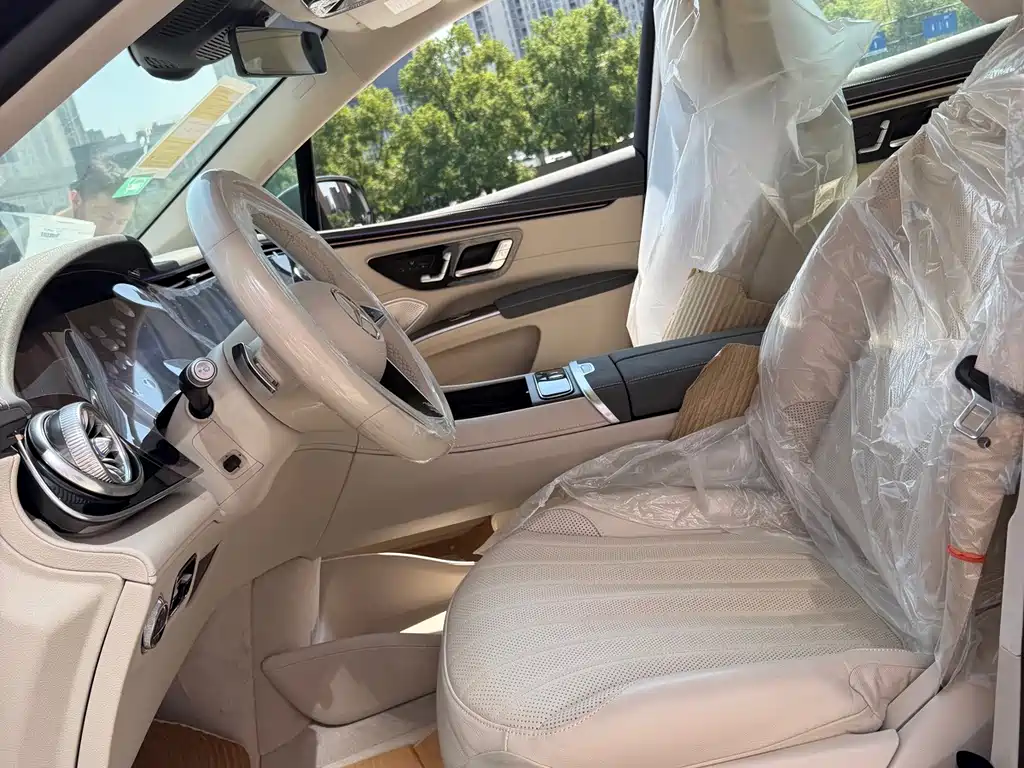 Mercedes-Benz EQS SUV — фото 3