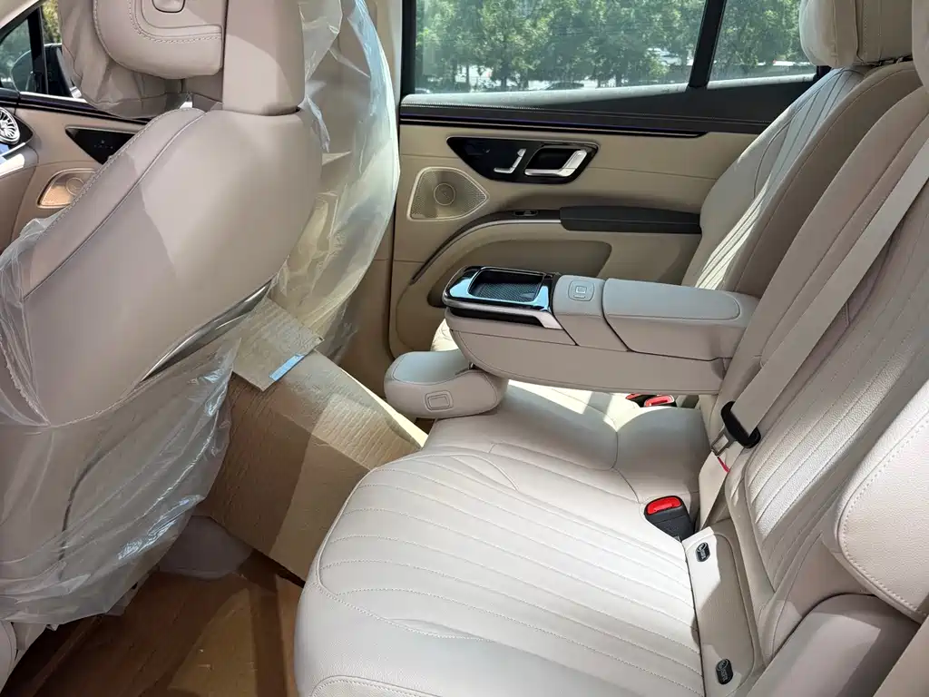 Mercedes-Benz EQS SUV — фото 4