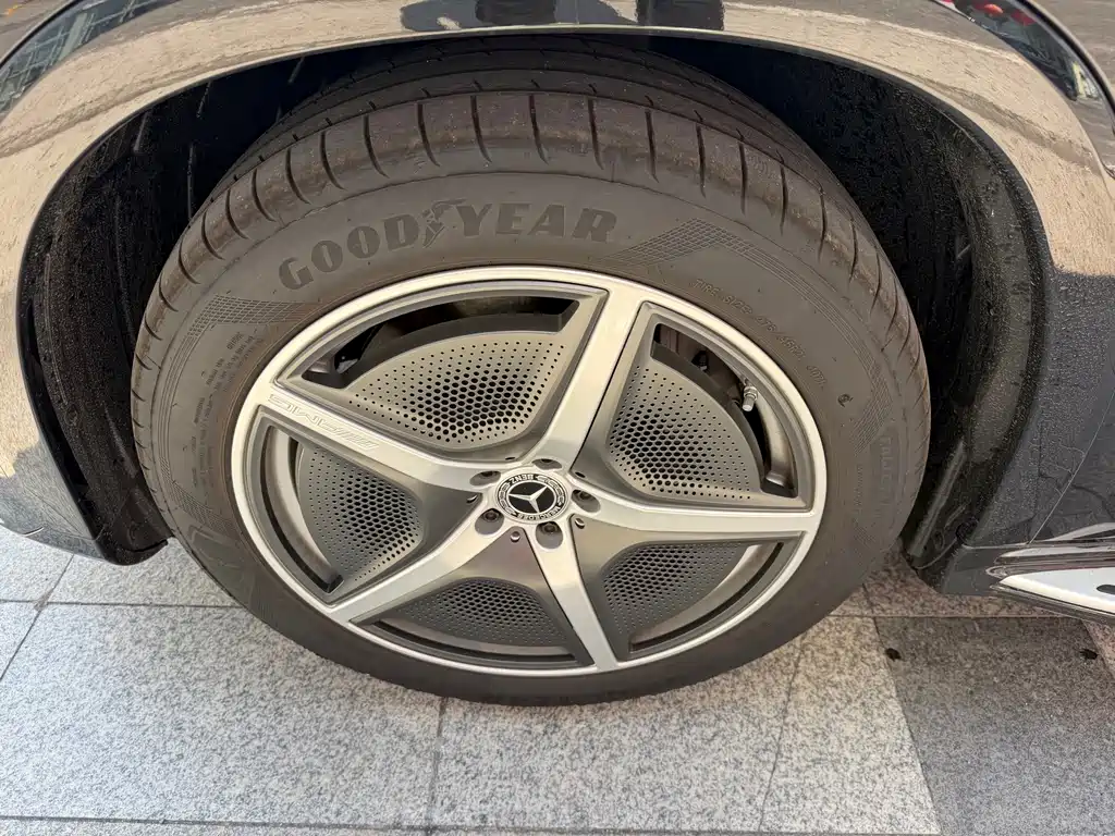 Mercedes-Benz EQS SUV — фото 6