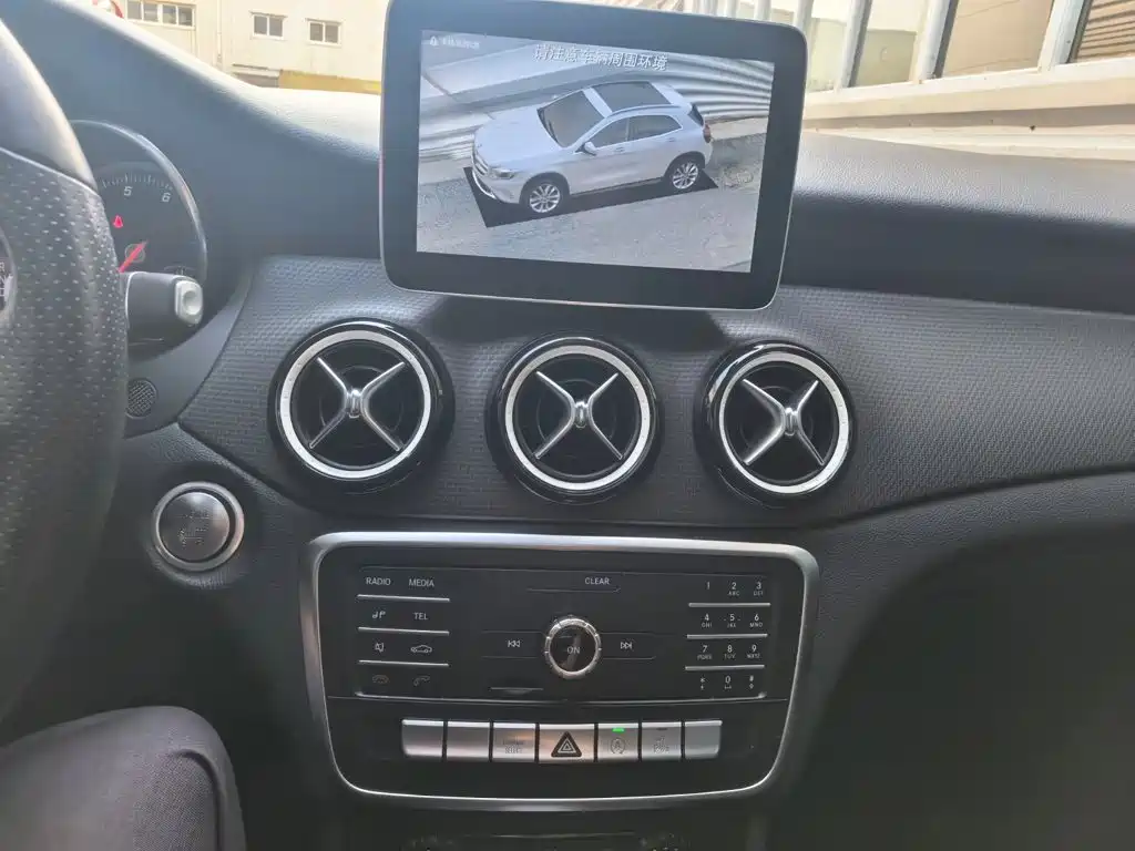 Mercedes-Benz GLA — фото 10