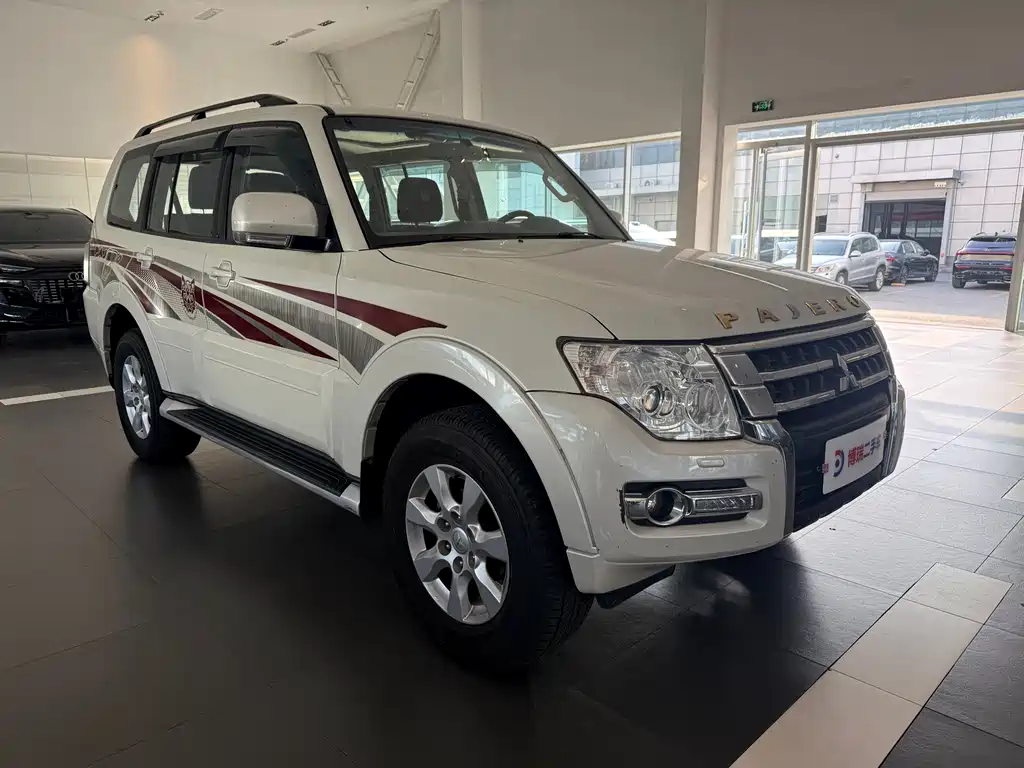 Mitsubishi Pajero (Import) — фото 4