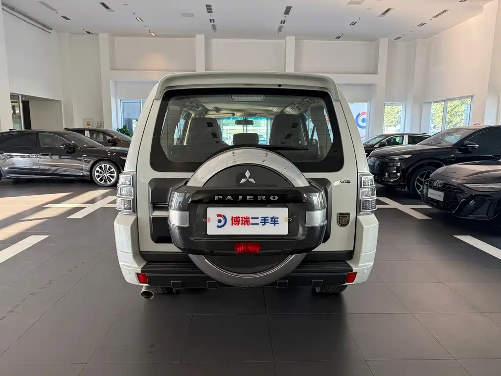 Mitsubishi Pajero (Import) — фото 6
