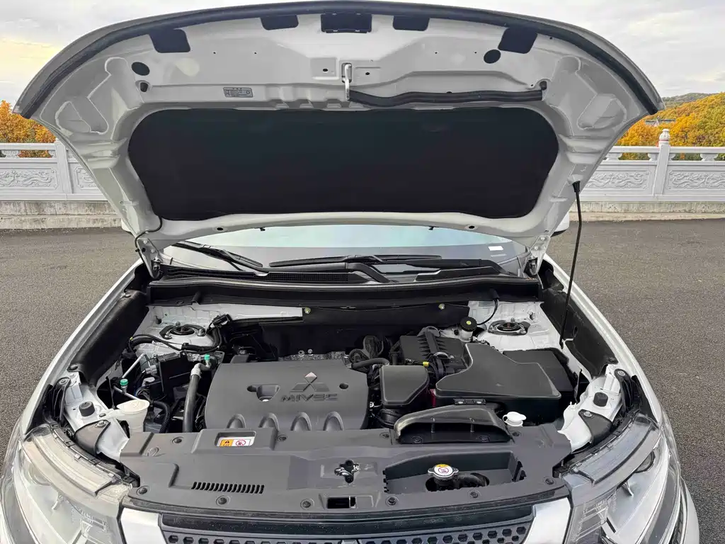 Mitsubishi Outlander — фото 17