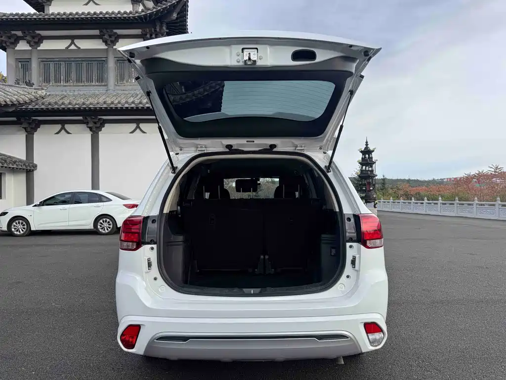 Mitsubishi Outlander — фото 18
