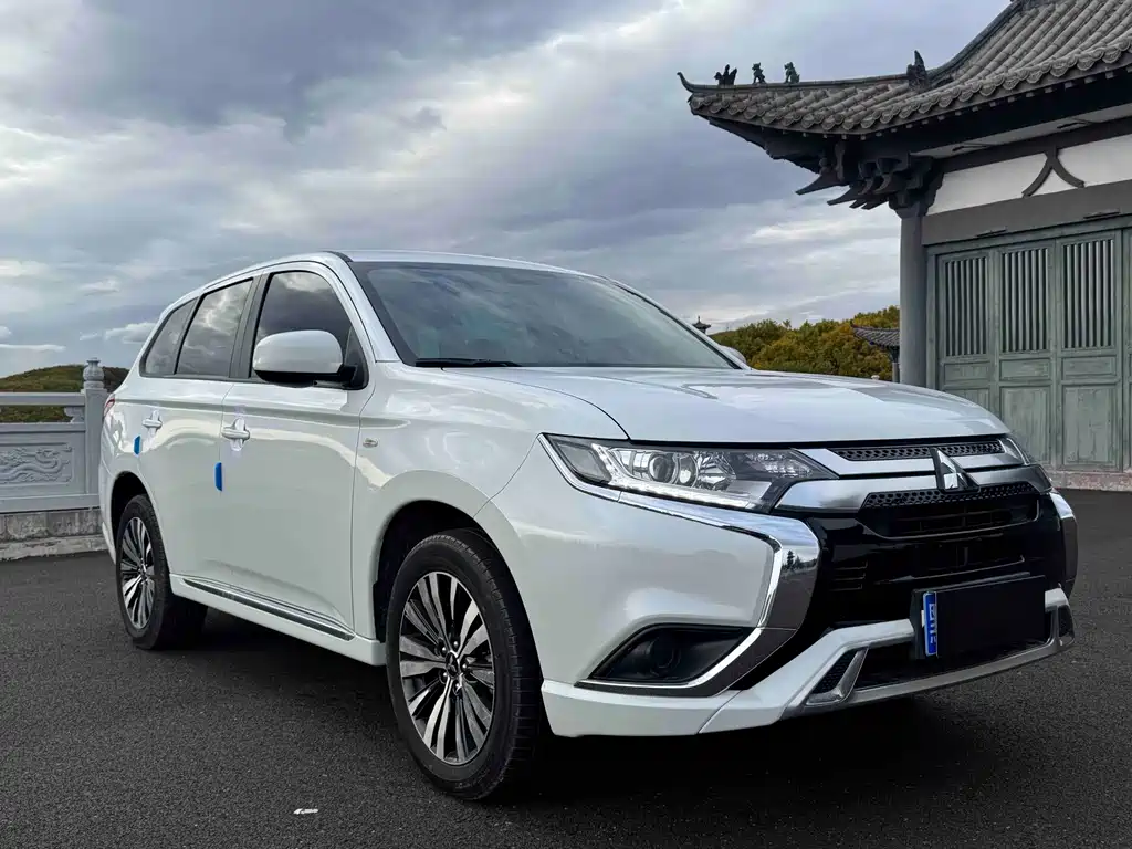 Mitsubishi Outlander — фото 3