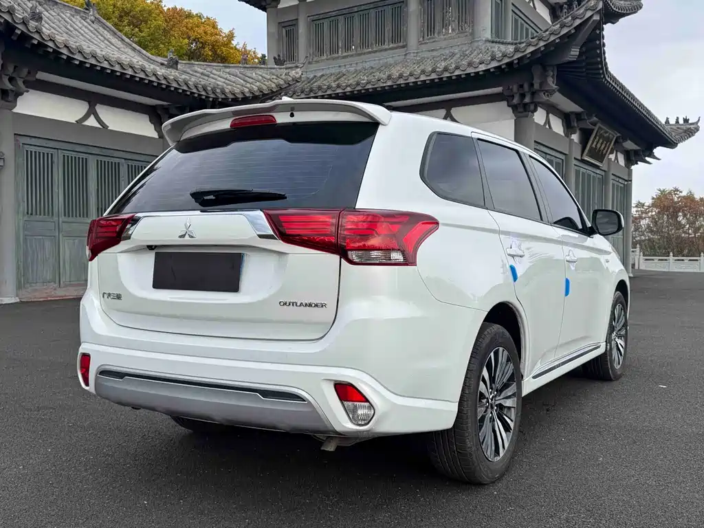 Mitsubishi Outlander — фото 6