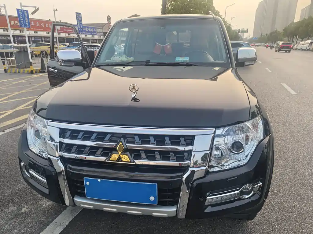 Mitsubishi Pajero (Import) — фото 2