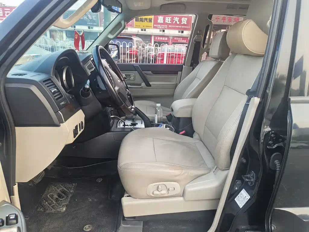 Mitsubishi Pajero (Import) — фото 21