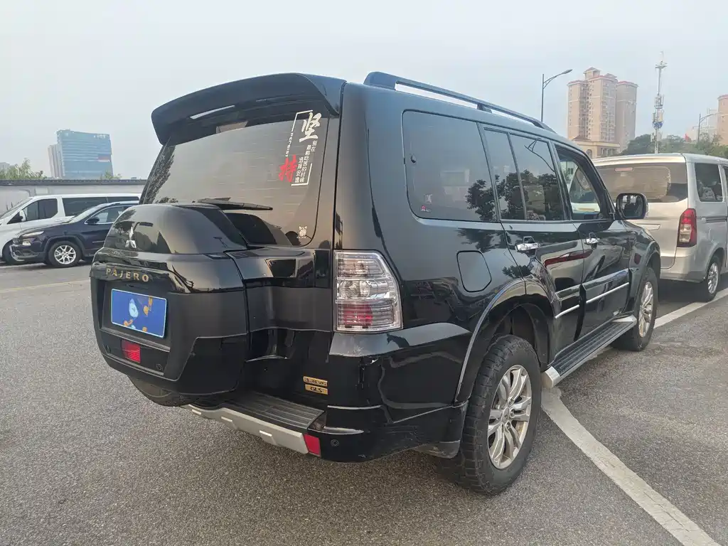Mitsubishi Pajero (Import) — фото 4