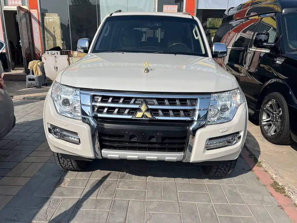 Mitsubishi Pajero (Import) — фото 2