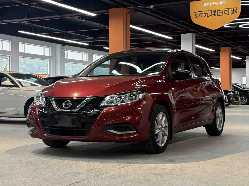 Nissan Tiida — фото 2