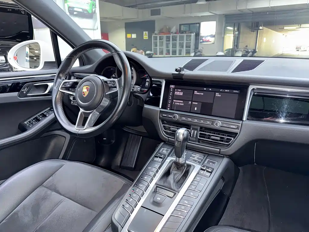 Porsche Macan — фото 15