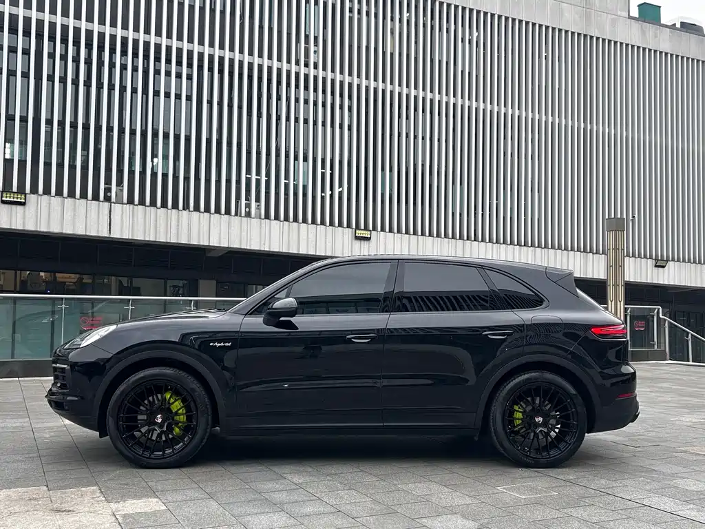 Porsche Cayenne Hybrid — фото 18