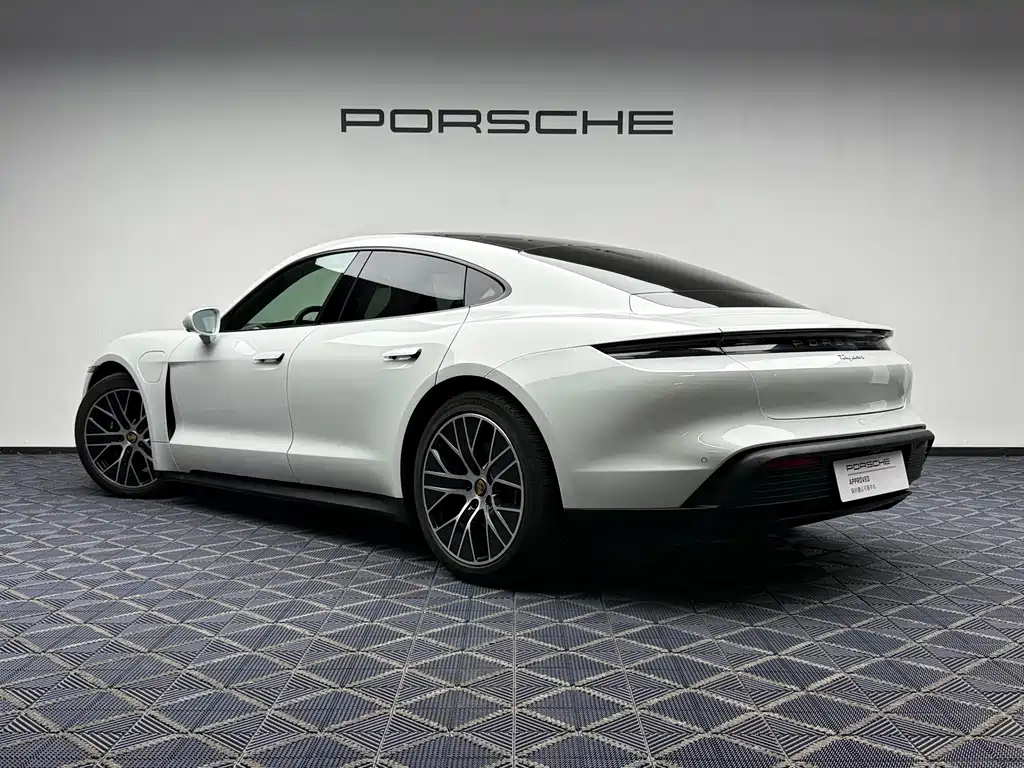 Porsche Taycan — фото 13