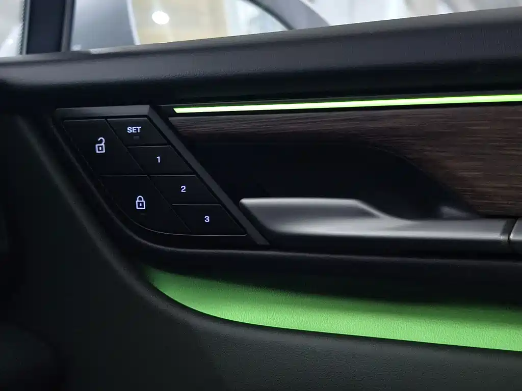 Porsche Macan EV — фото 13