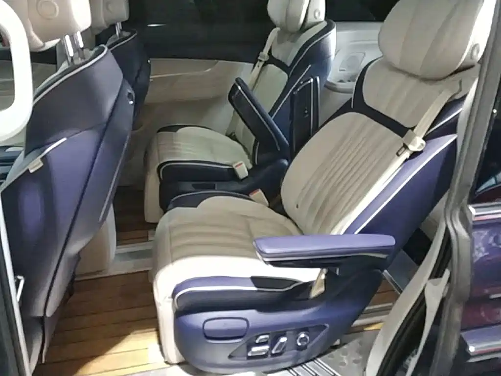 Roewe iMAX8 — фото 17