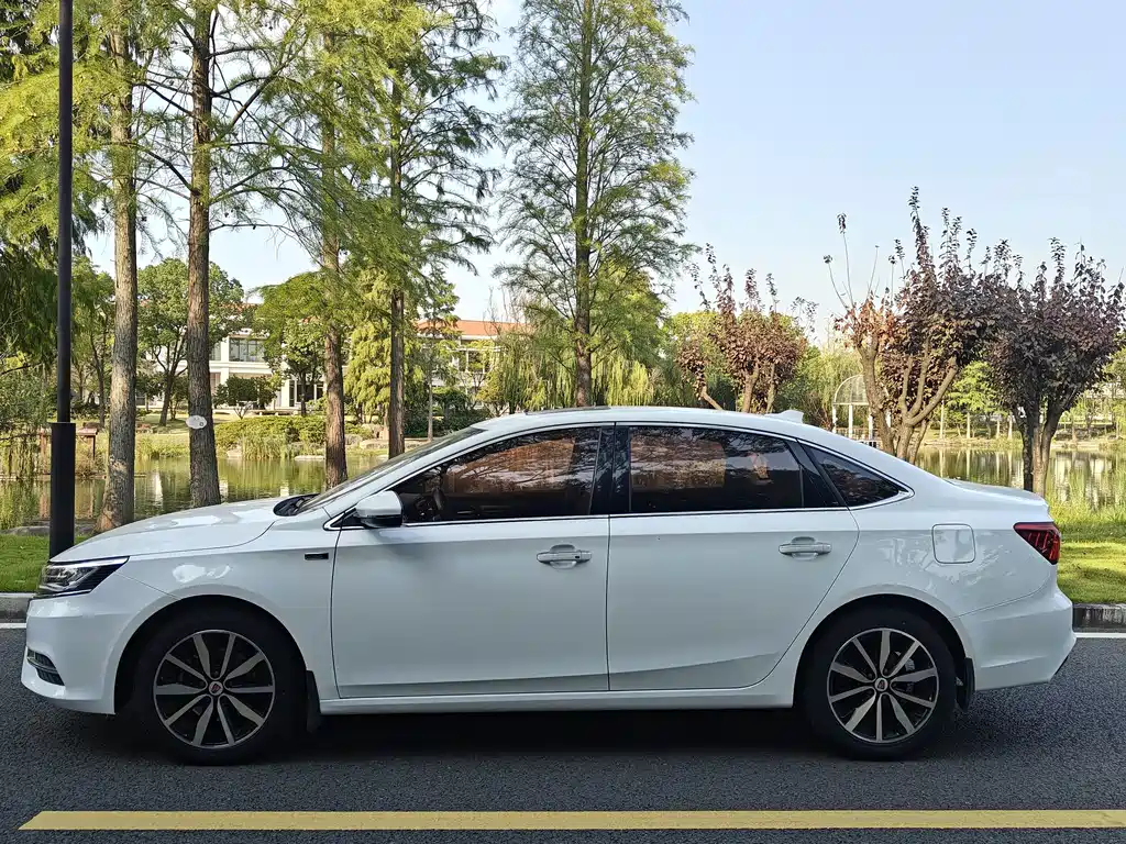 Roewe i6 Classic — фото 4