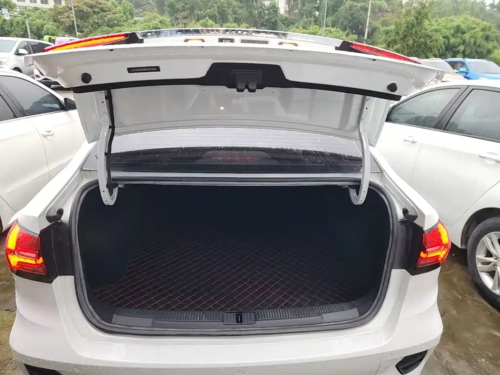 Roewe i5 — фото 19