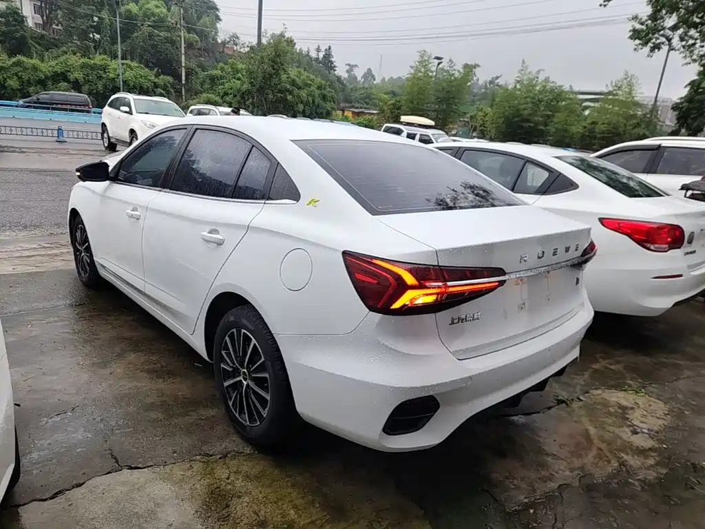 Roewe i5 — фото 5