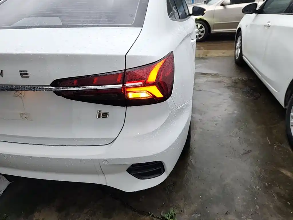 Roewe i5 — фото 8