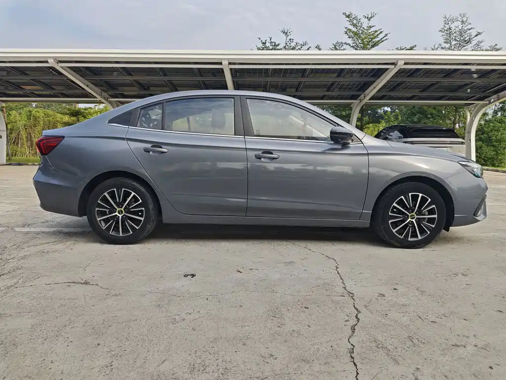 Roewe i5 — фото 4