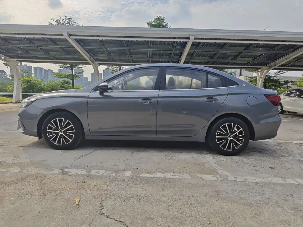 Roewe i5 — фото 8
