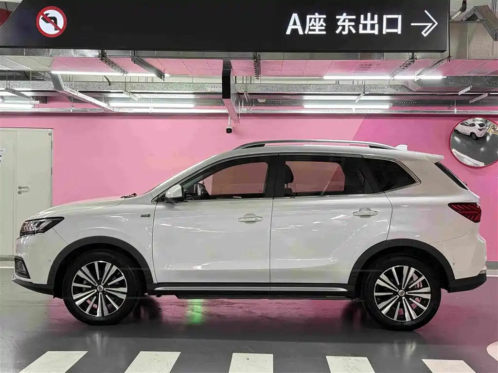 Roewe RX5 New Energy — фото 3