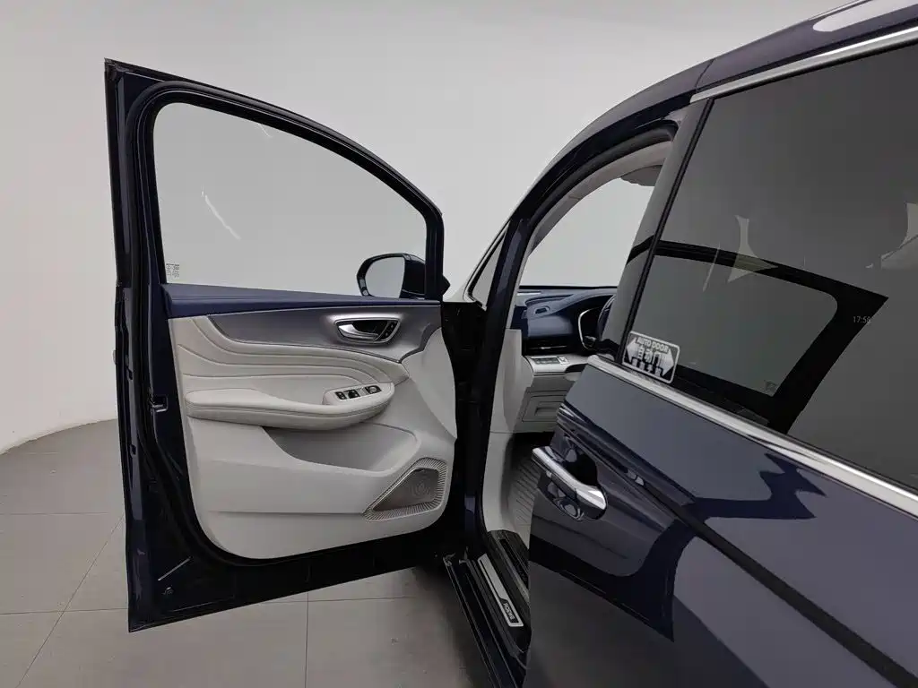 Roewe iMAX8 — фото 8