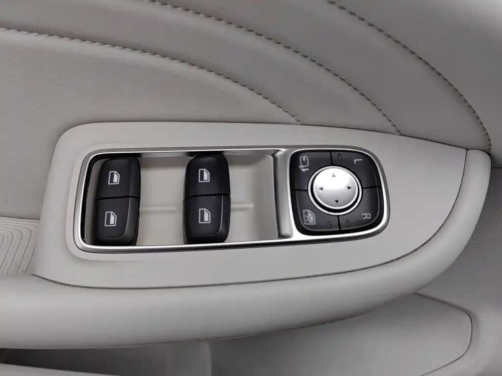 Roewe iMAX8 — фото 9