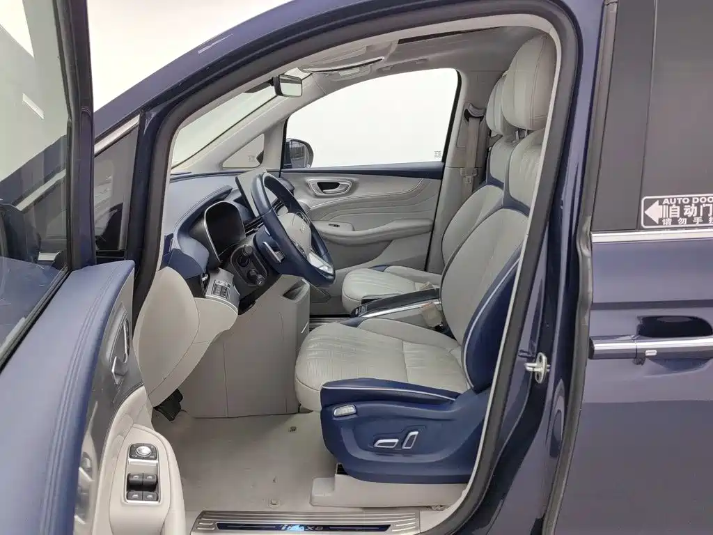 Roewe iMAX8 — фото 10