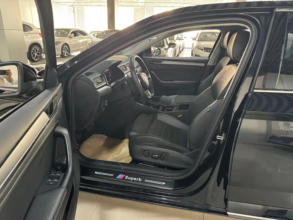 Skoda Superb — фото 4