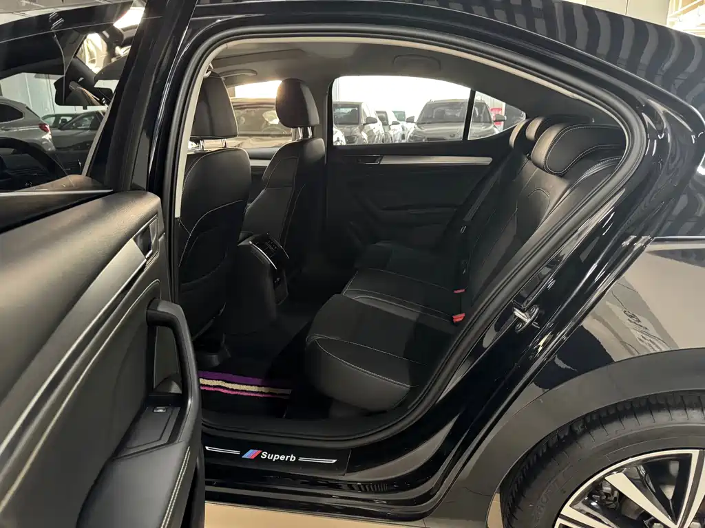 Skoda Superb — фото 5